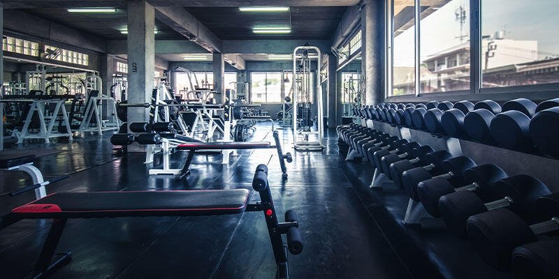 Trening na rzeźbę a trening na masę - czym się różnią?