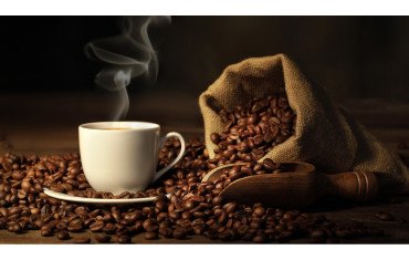Kofeina przed treningiem. Czy kobiety mogą stosować przedtreningówki?