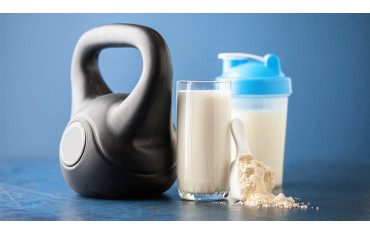 Kazeina - właściwości, działanie, źródła i kiedy ją stosować