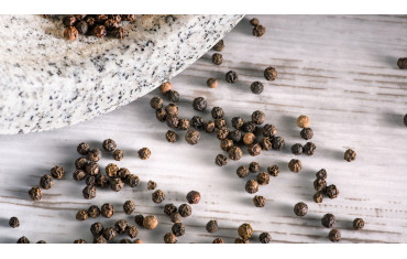 Właściwości piperyny, jej działanie i stosowanie