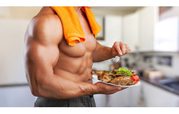 Szybkie posiłki na masę – co jeść, gdy nie masz czasu, a chcesz rosnąć?
