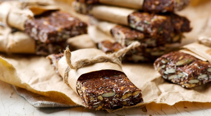 Co siedzi w batonie proteinowym? Rzut okiem na najpopularniejsze składniki