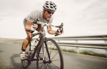 Napoje izotoniczne, hipertoniczne i hipotoniczne - czym są i kiedy je stosować?