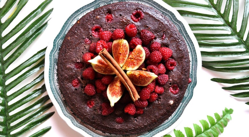 PRZEPIS: Kakaowy omlet z malinami i cynamonem