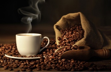 Kofeina przed treningiem. Czy kobiety mogą stosować przedtreningówki?