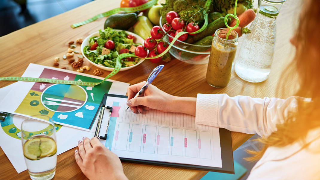 Jak ułożyć jadłospis na redukcję dla początkujących?