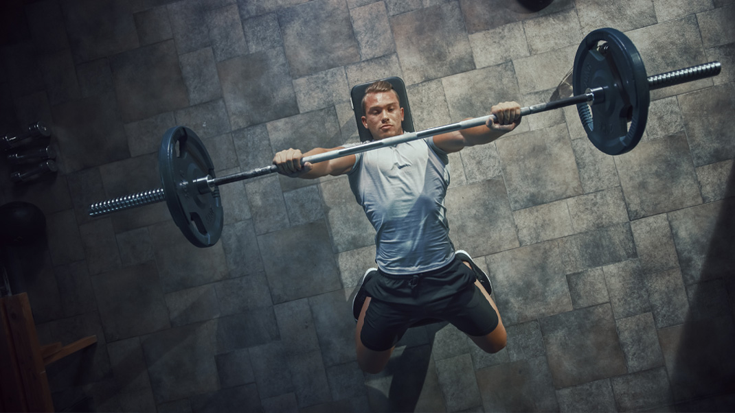 Jak poprawić wyciskanie leżąc? Top 5 błędów i ćwiczeń wspomagających