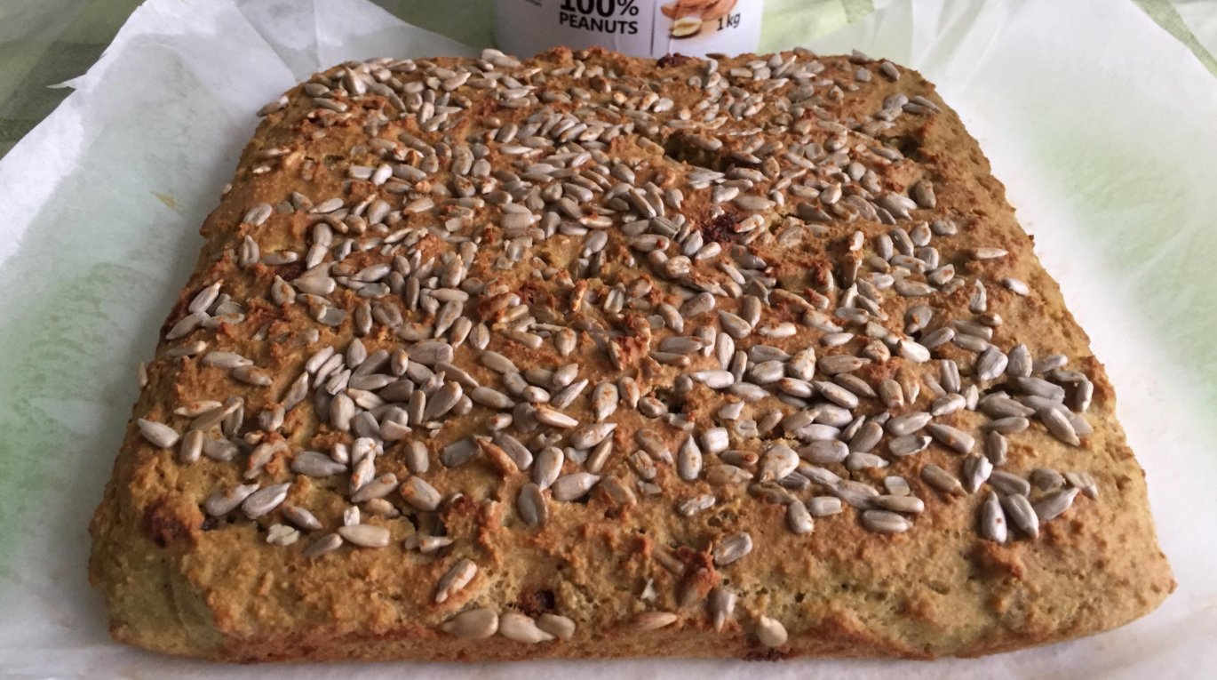 PRZEPIS: Wysokokaloryczny placek owsiany