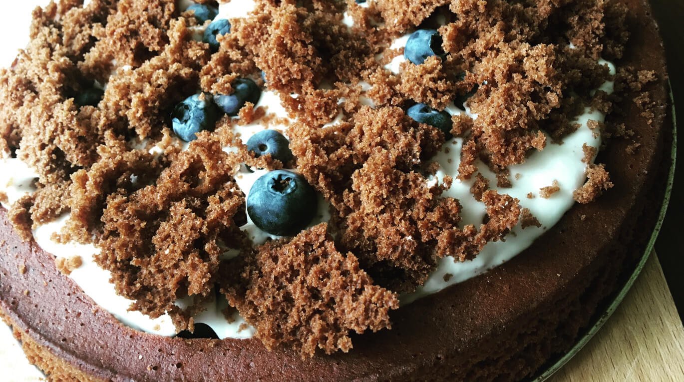 PRZEPIS: Bezglutenowe ciasto z masą kokosową i borówkami 